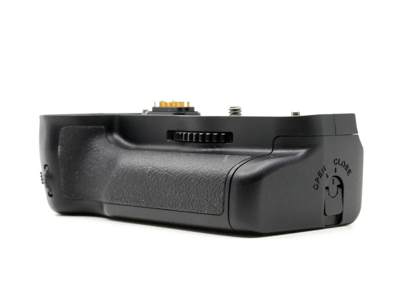 Pentax D-BG4 Battery Grip 01