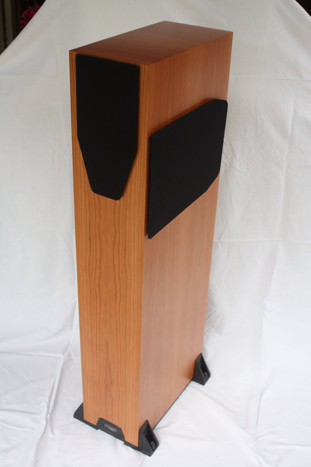 rega r5 floorstanding loudspeaker